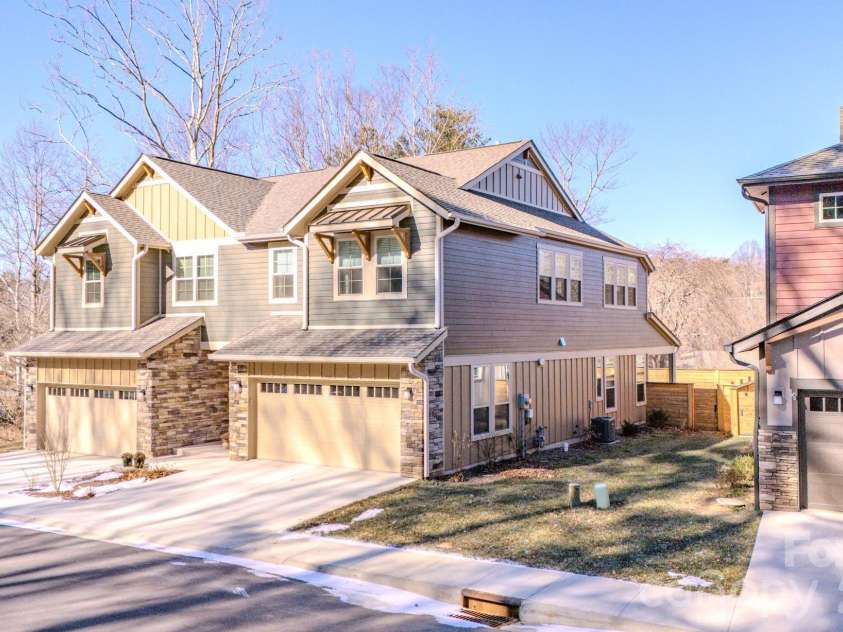 560 Sweet Birch Park Lane, Black Mountain, NC 28711.  MLS# CAR4374180, YatesRealty ID 4331. 
