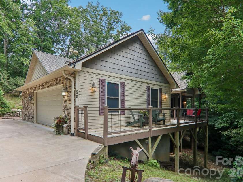 25 Arnie Drive, Etowah, NC 28729.  MLS# CAR4408275, YatesRealty ID 43310. 