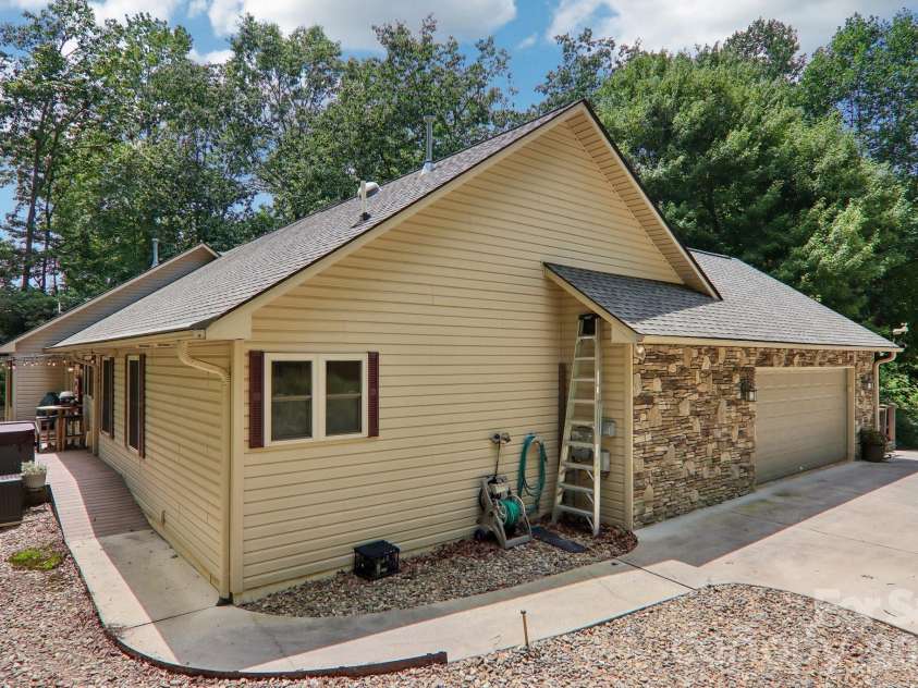 25 Arnie Drive, Etowah, NC 28729.  MLS# CAR4408275, YatesRealty ID 43310. 