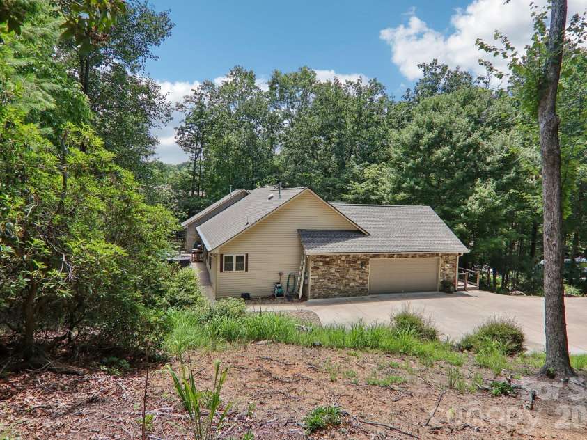 25 Arnie Drive, Etowah, NC 28729.  MLS# CAR4408275, YatesRealty ID 43310. 