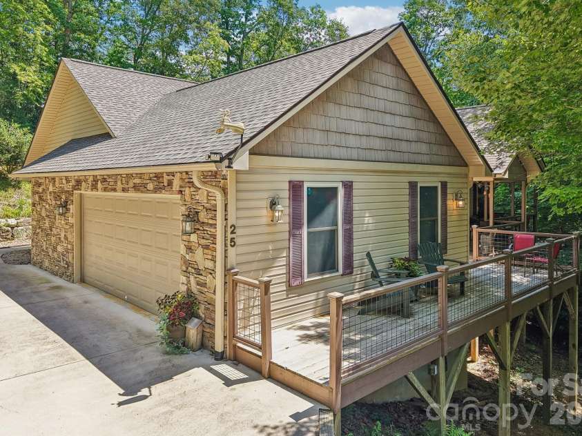 25 Arnie Drive, Etowah, NC 28729.  MLS# CAR4408275, YatesRealty ID 43310. 
