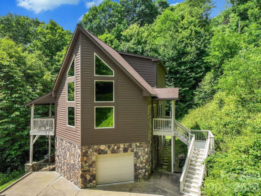 100 Moonshineholler Drive, Maggie Valley, NC 28751.  MLS# CAR4412066, YatesRealty ID 43311. 