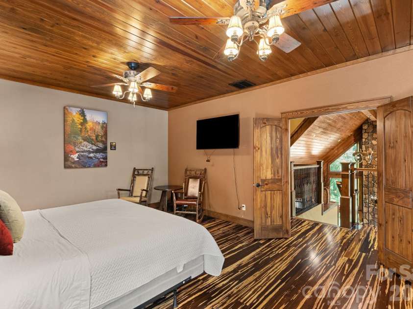 100 Moonshineholler Drive, Maggie Valley, NC 28751.  MLS# CAR4412066, YatesRealty ID 43311. 