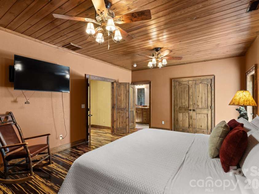 100 Moonshineholler Drive, Maggie Valley, NC 28751.  MLS# CAR4412066, YatesRealty ID 43311. 
