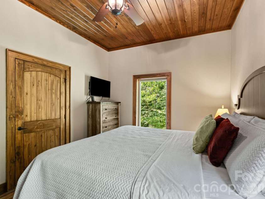 100 Moonshineholler Drive, Maggie Valley, NC 28751.  MLS# CAR4412066, YatesRealty ID 43311. 