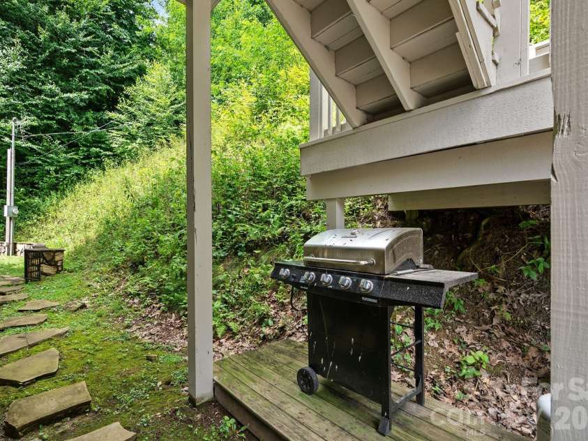 100 Moonshineholler Drive, Maggie Valley, NC 28751.  MLS# CAR4412066, YatesRealty ID 43311. 