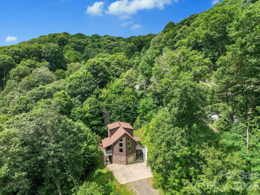 100 Moonshineholler Drive, Maggie Valley, NC 28751.  MLS# CAR4412066, YatesRealty ID 43311. 
