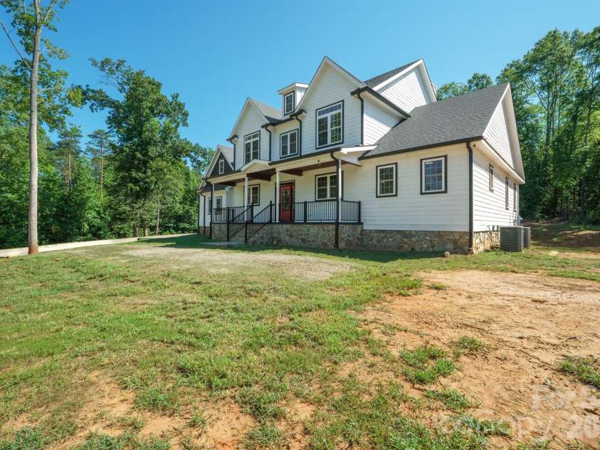 378 Walnut Tree Road, Statesville, NC 28625.  MLS# CAR4412622, YatesRealty ID 43312. 