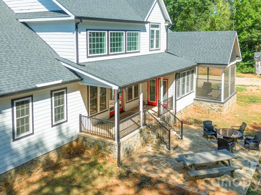 378 Walnut Tree Road, Statesville, NC 28625.  MLS# CAR4412622, YatesRealty ID 43312. 