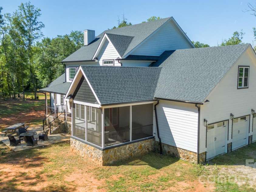 378 Walnut Tree Road, Statesville, NC 28625.  MLS# CAR4412622, YatesRealty ID 43312. 