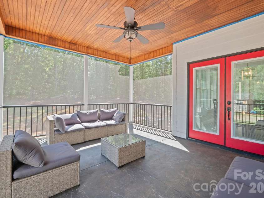 378 Walnut Tree Road, Statesville, NC 28625.  MLS# CAR4412622, YatesRealty ID 43312. 