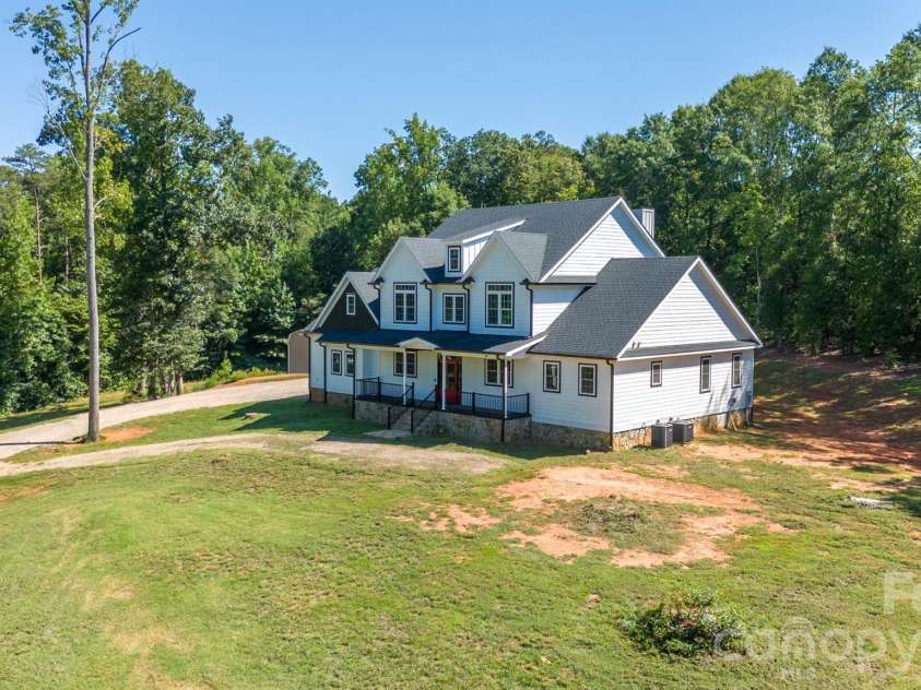 378 Walnut Tree Road, Statesville, NC 28625.  MLS# CAR4412622, YatesRealty ID 43312. 