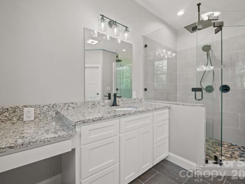378 Walnut Tree Road, Statesville, NC 28625.  MLS# CAR4412622, YatesRealty ID 43312. 