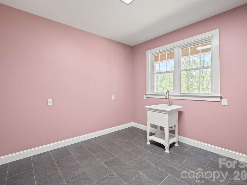 378 Walnut Tree Road, Statesville, NC 28625.  MLS# CAR4412622, YatesRealty ID 43312. 