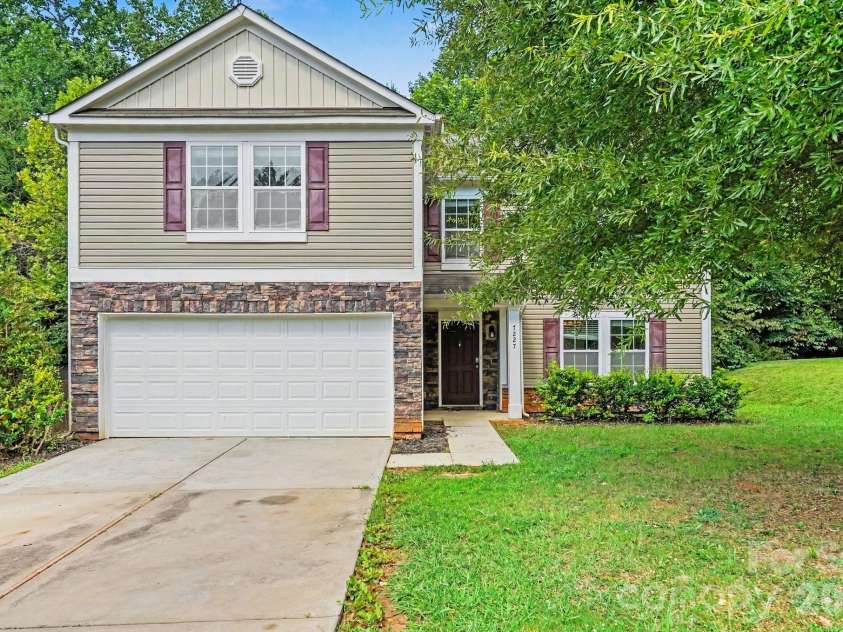 7227 Cypress Ridge Drive, Charlotte, NC 28262.  MLS# CAR4406477, YatesRealty ID 43313. 