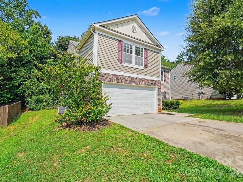 7227 Cypress Ridge Drive, Charlotte, NC 28262.  MLS# CAR4406477, YatesRealty ID 43313. 