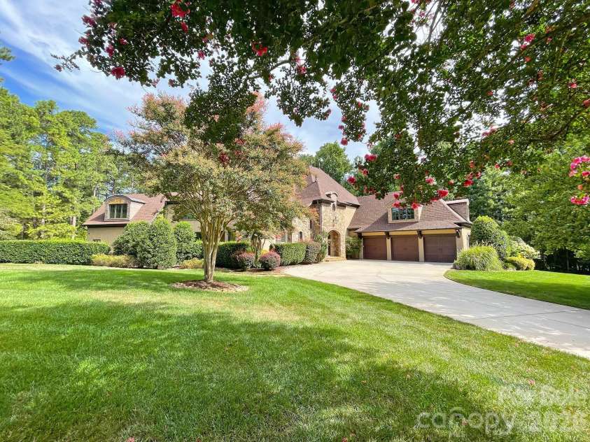 111 Quaker Road, Mooresville, NC 28117.  MLS# CAR4407385, YatesRealty ID 43314. Expansive Front Lawn