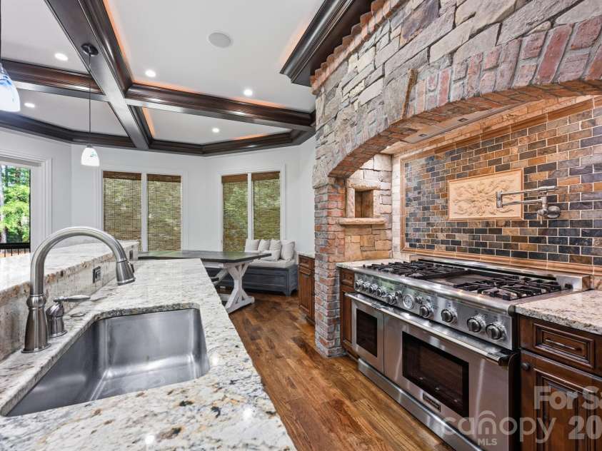111 Quaker Road, Mooresville, NC 28117.  MLS# CAR4407385, YatesRealty ID 43314. Kitchen