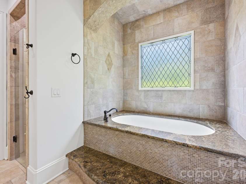 111 Quaker Road, Mooresville, NC 28117.  MLS# CAR4407385, YatesRealty ID 43314. Primary Bath