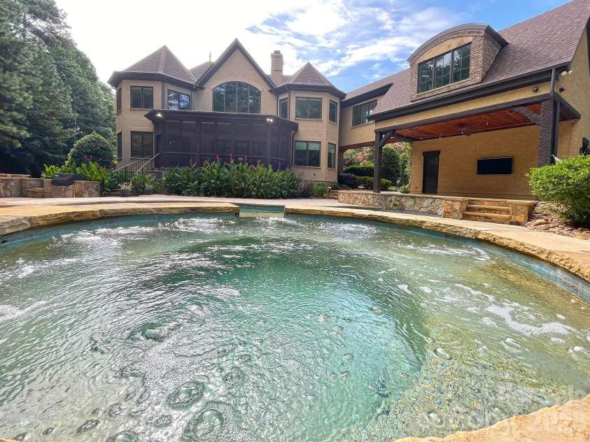 111 Quaker Road, Mooresville, NC 28117.  MLS# CAR4407385, YatesRealty ID 43314. Spa/Hot Tub