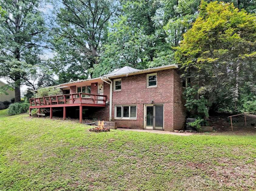 101 Cactus Loop, Sylva, NC 28779.  MLS# CAR4403966, YatesRealty ID 43317. 