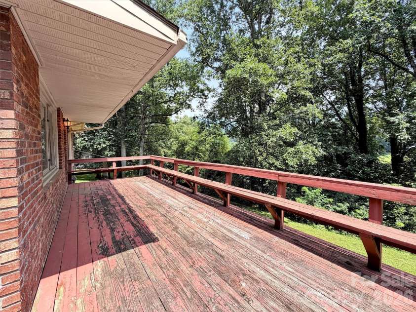 101 Cactus Loop, Sylva, NC 28779.  MLS# CAR4403966, YatesRealty ID 43317. 