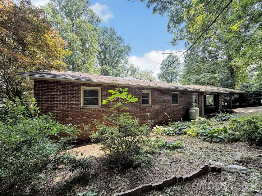 101 Cactus Loop, Sylva, NC 28779.  MLS# CAR4403966, YatesRealty ID 43317. 