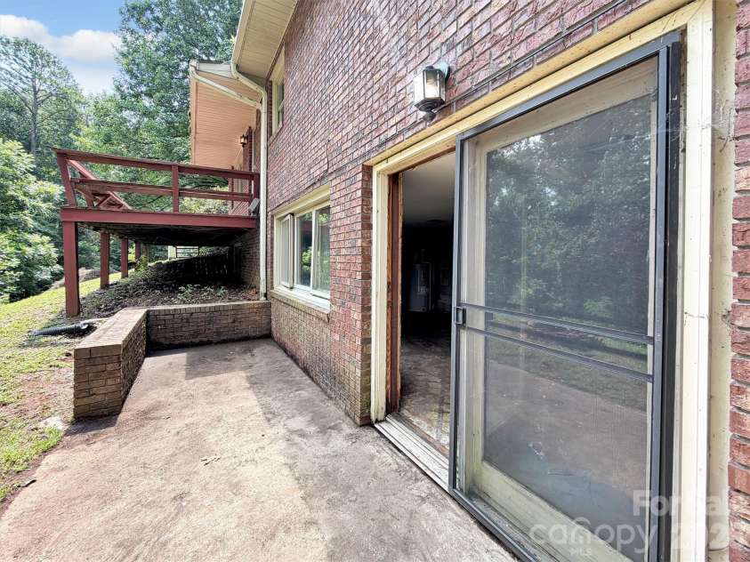 101 Cactus Loop, Sylva, NC 28779.  MLS# CAR4403966, YatesRealty ID 43317. 