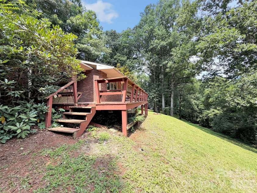 101 Cactus Loop, Sylva, NC 28779.  MLS# CAR4403966, YatesRealty ID 43317. 