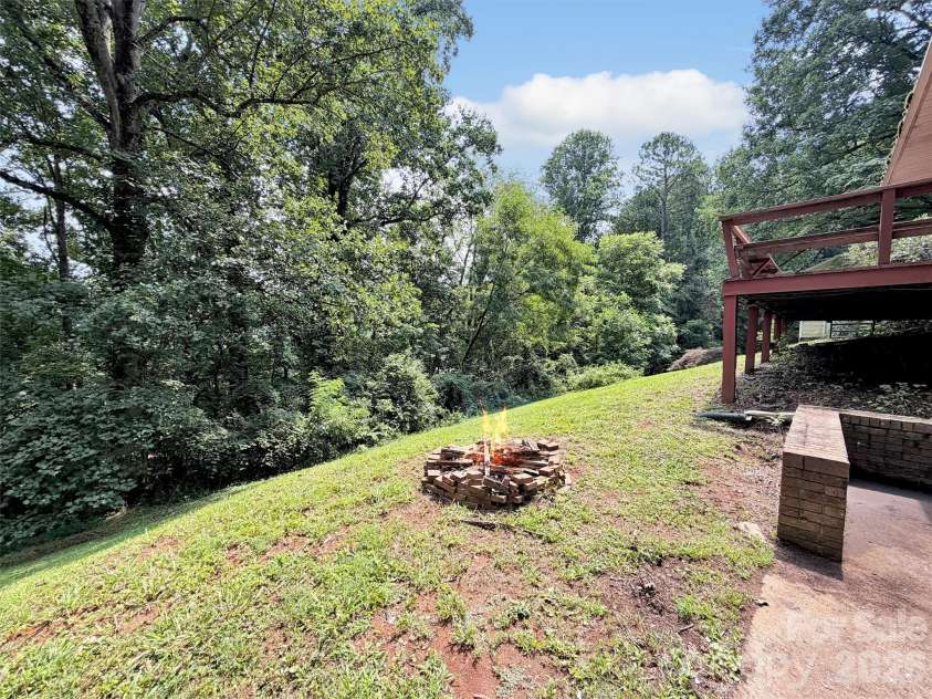 101 Cactus Loop, Sylva, NC 28779.  MLS# CAR4403966, YatesRealty ID 43317. 