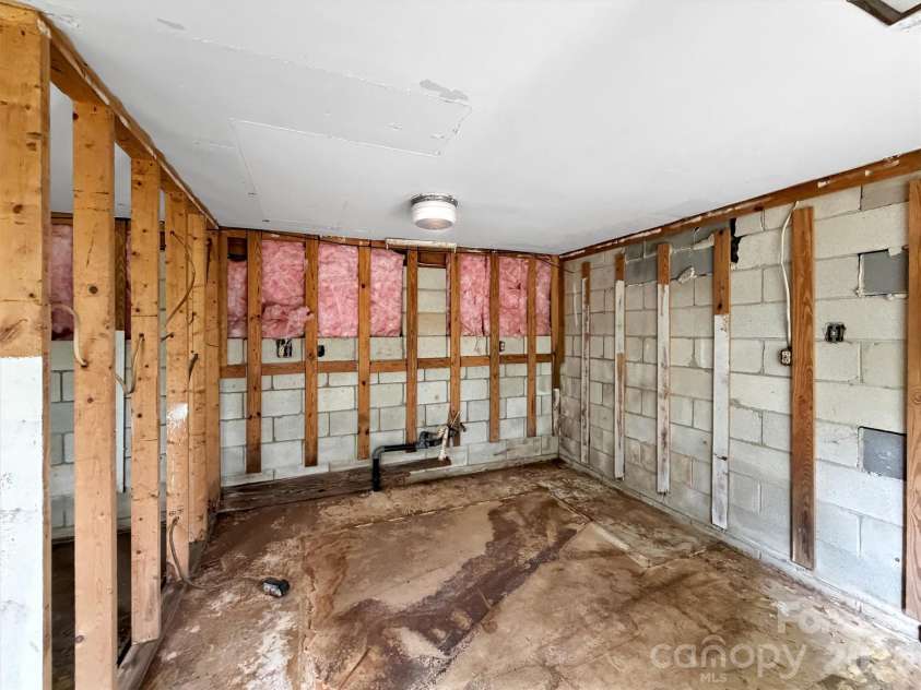 101 Cactus Loop, Sylva, NC 28779.  MLS# CAR4403966, YatesRealty ID 43317. 