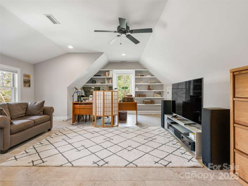 52 Beaverdam Knoll Road, Asheville, NC 28804.  MLS# CAR4242445, YatesRealty ID 4332. Large bonus room - plenty of space for your creativity! Artist's studio, home theater, office, and more!