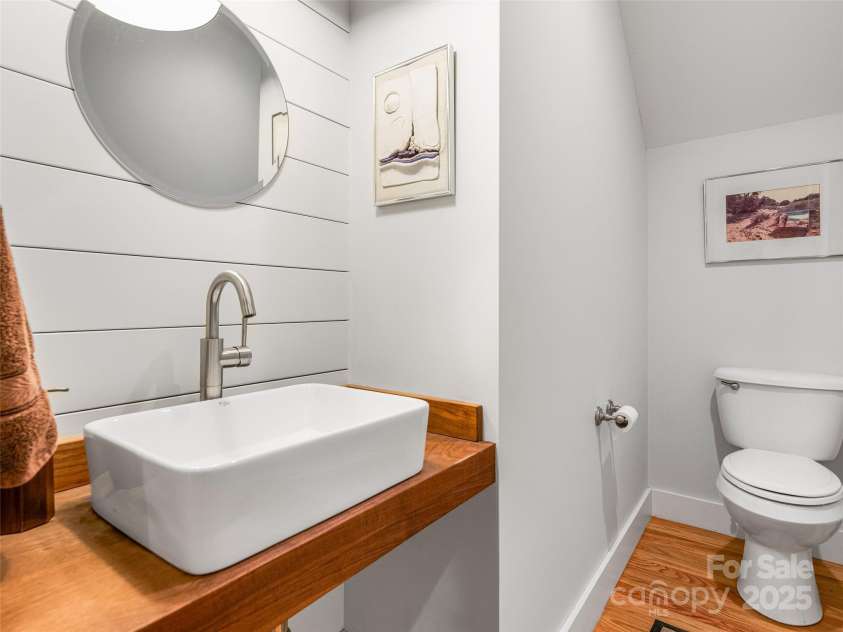 52 Beaverdam Knoll Road, Asheville, NC 28804.  MLS# CAR4242445, YatesRealty ID 4332. Main floor half bath off the living space