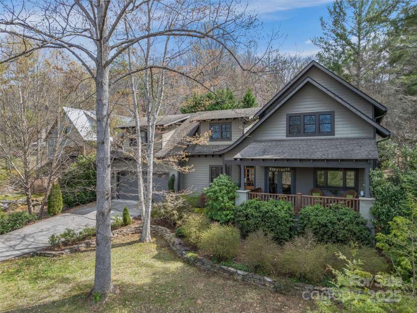 52 Beaverdam Knoll Road, Asheville, NC 28804.  MLS# CAR4242445, YatesRealty ID 4332. Meticulously maintained home in Beaverdam Valley