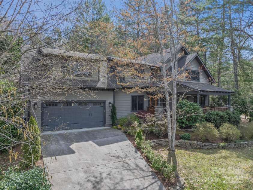 52 Beaverdam Knoll Road, Asheville, NC 28804.  MLS# CAR4242445, YatesRealty ID 4332. Oversized 2-car garage