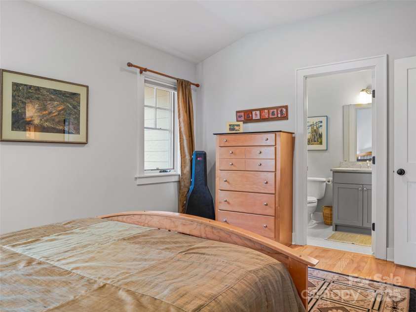 52 Beaverdam Knoll Road, Asheville, NC 28804.  MLS# CAR4242445, YatesRealty ID 4332. Upper floor 2nd primary suite with ensuite bathroom