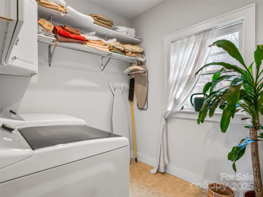52 Beaverdam Knoll Road, Asheville, NC 28804.  MLS# CAR4242445, YatesRealty ID 4332. Windowed laundry room