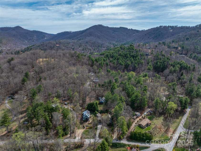 52 Beaverdam Knoll Road, Asheville, NC 28804.  MLS# CAR4242445, YatesRealty ID 4332. Year round mountain views from this Beaverdam Valley home
