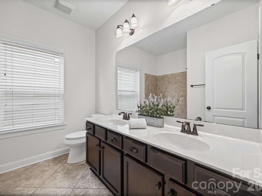 1016 Equipoise Drive, Indian Trail, NC 28079.  MLS# CAR4407945, YatesRealty ID 43320. Hall Bath
