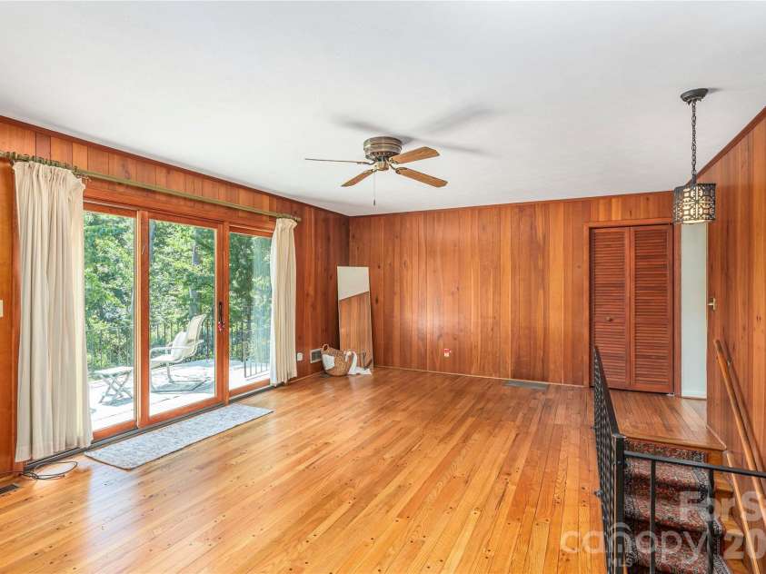 38 Forest View Drive, Asheville, NC 28804.  MLS# CAR4408592, YatesRealty ID 43321. 