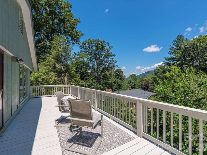 38 Forest View Drive, Asheville, NC 28804.  MLS# CAR4408592, YatesRealty ID 43321. 