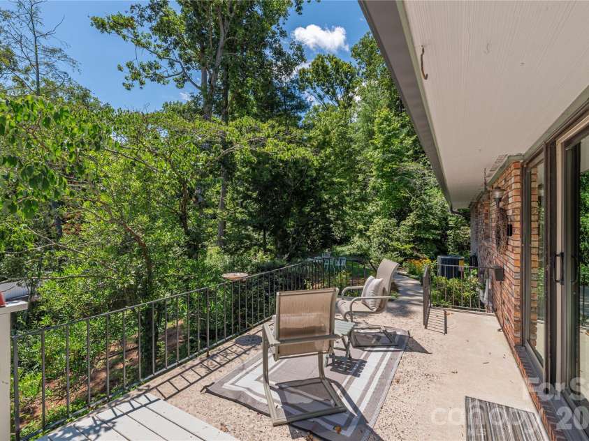 38 Forest View Drive, Asheville, NC 28804.  MLS# CAR4408592, YatesRealty ID 43321. 