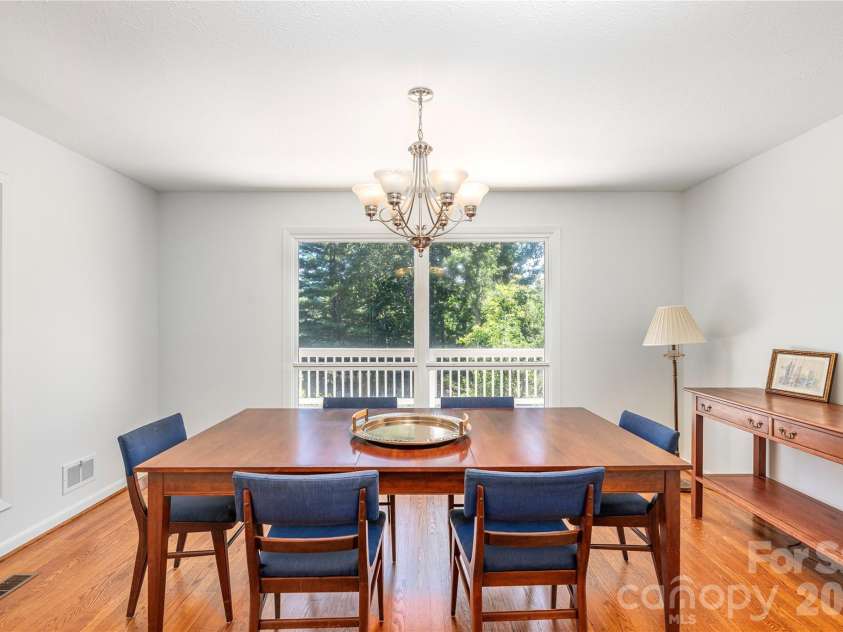 38 Forest View Drive, Asheville, NC 28804.  MLS# CAR4408592, YatesRealty ID 43321. 
