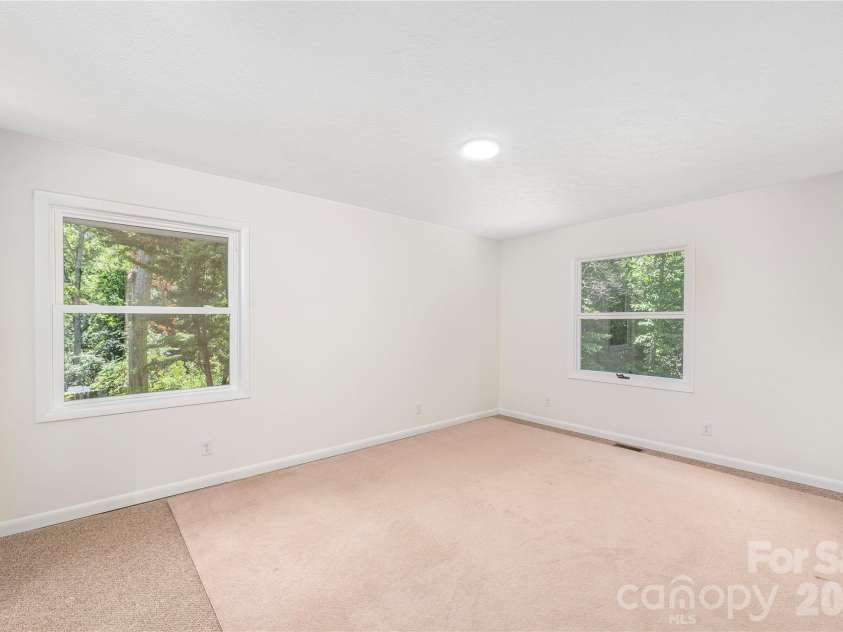 38 Forest View Drive, Asheville, NC 28804.  MLS# CAR4408592, YatesRealty ID 43321. 