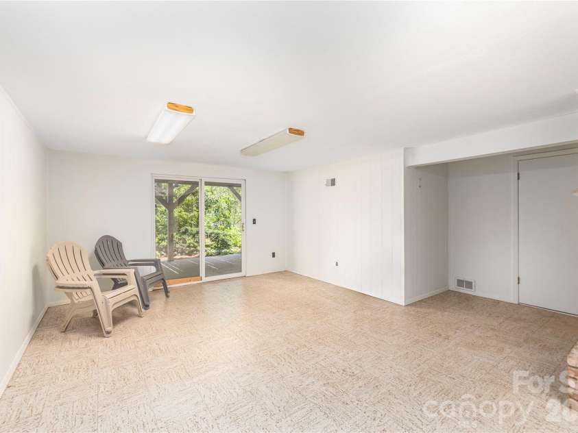 38 Forest View Drive, Asheville, NC 28804.  MLS# CAR4408592, YatesRealty ID 43321. 