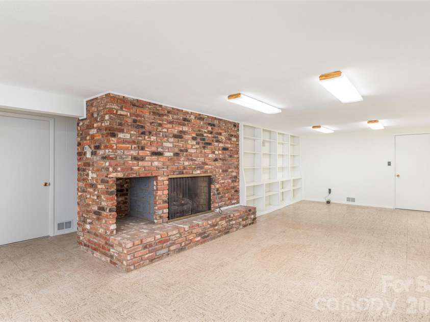 38 Forest View Drive, Asheville, NC 28804.  MLS# CAR4408592, YatesRealty ID 43321. 