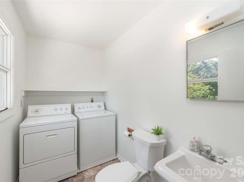 38 Forest View Drive, Asheville, NC 28804.  MLS# CAR4408592, YatesRealty ID 43321. 