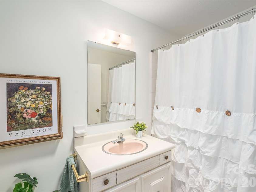 38 Forest View Drive, Asheville, NC 28804.  MLS# CAR4408592, YatesRealty ID 43321. 