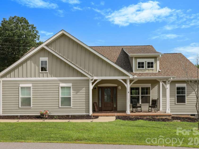 8 Vedder Way, Swannanoa, NC 28778.  MLS# CAR4408516, YatesRealty ID 43325. 