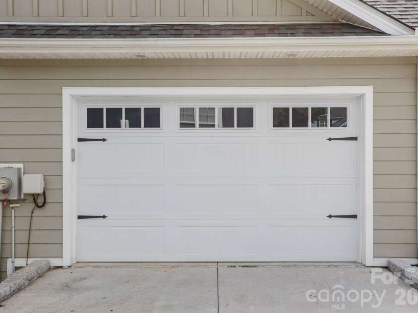8 Vedder Way, Swannanoa, NC 28778.  MLS# CAR4408516, YatesRealty ID 43325. 